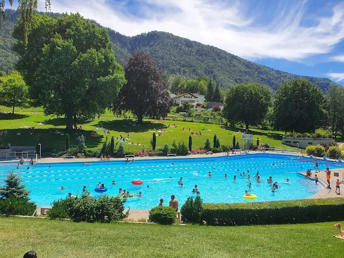 Cours extérieurs à la piscine de Moutier ! - Aristote Concept